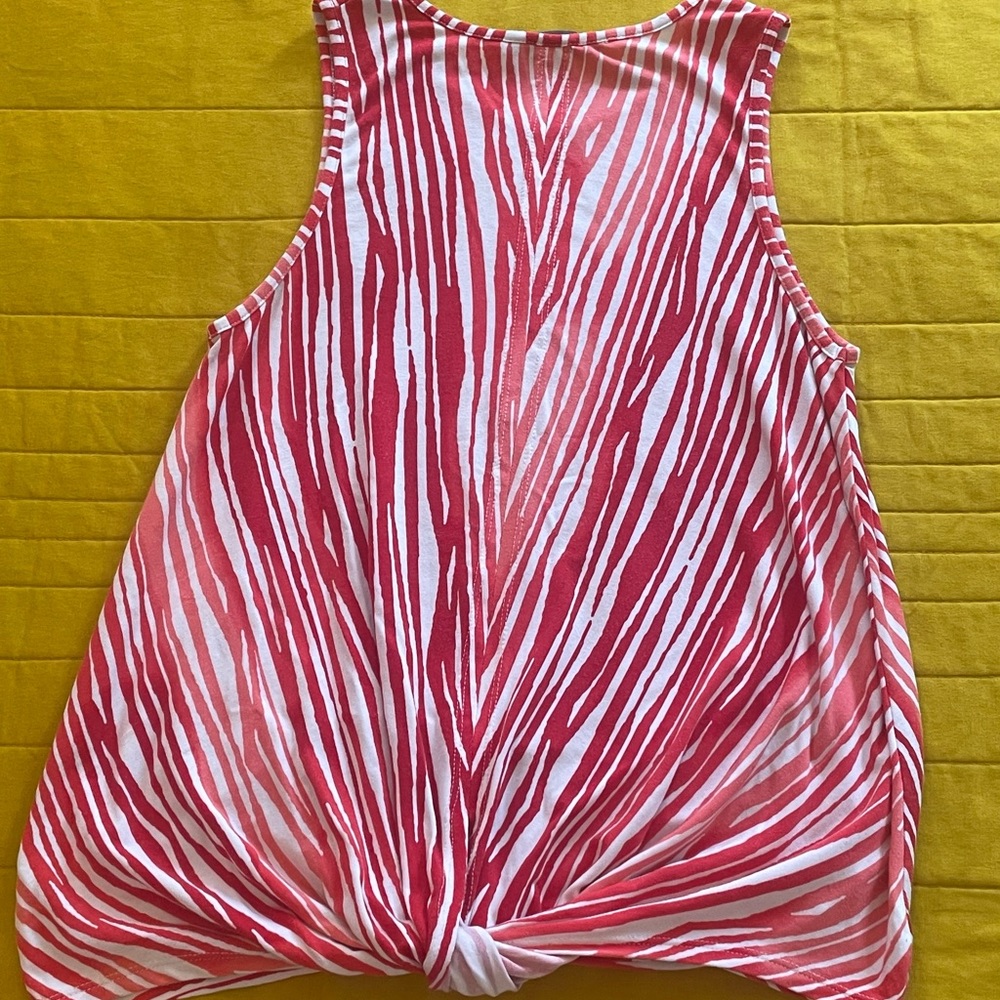 Fun Tart Sleeveless Shirt with Knot Details - Size XS - Picture 8 of 8